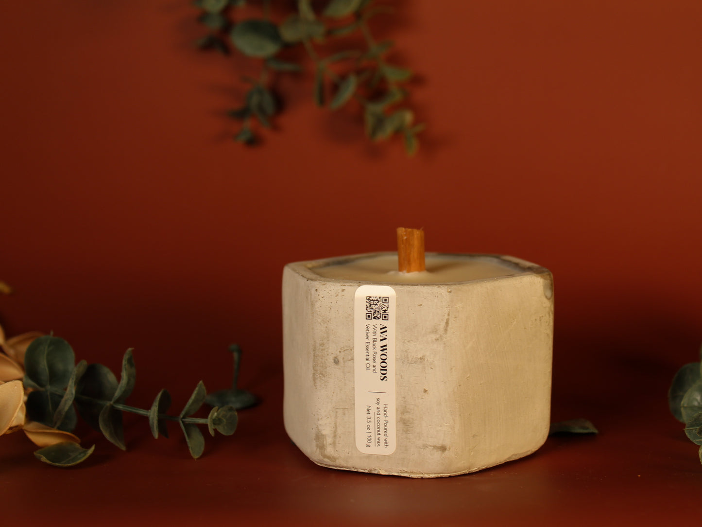 AVA WOODS Concrete Candle